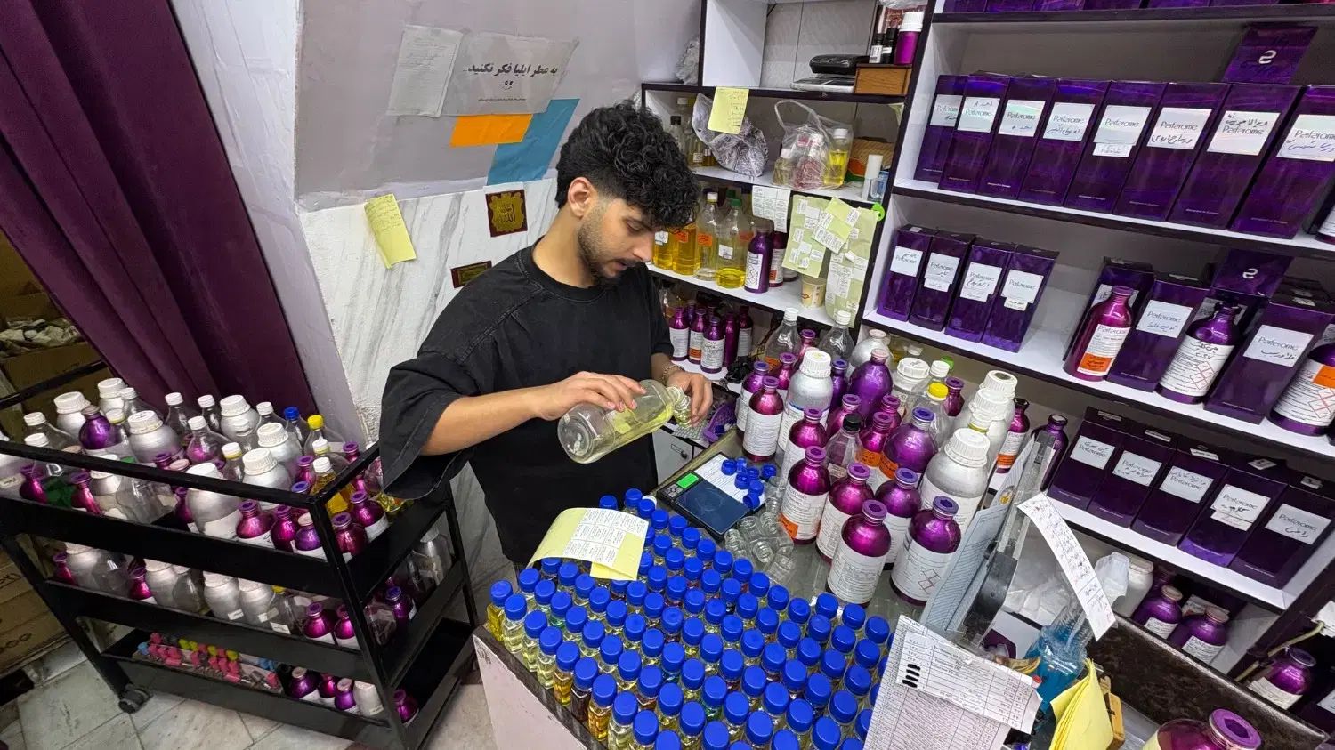 شرکت بازرگانی انواع عطر در بندر گناوه