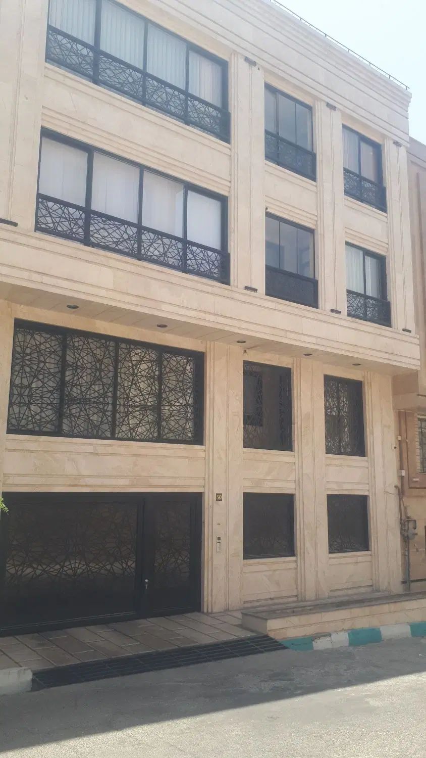 معماری مدرن و مهندسیساز کلید نخورده ۳خواب تک واحد در تهران