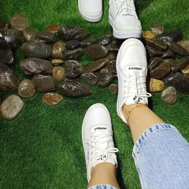 کتونی آدیداس Adidas سایز ۳۸ تمیز و سالم