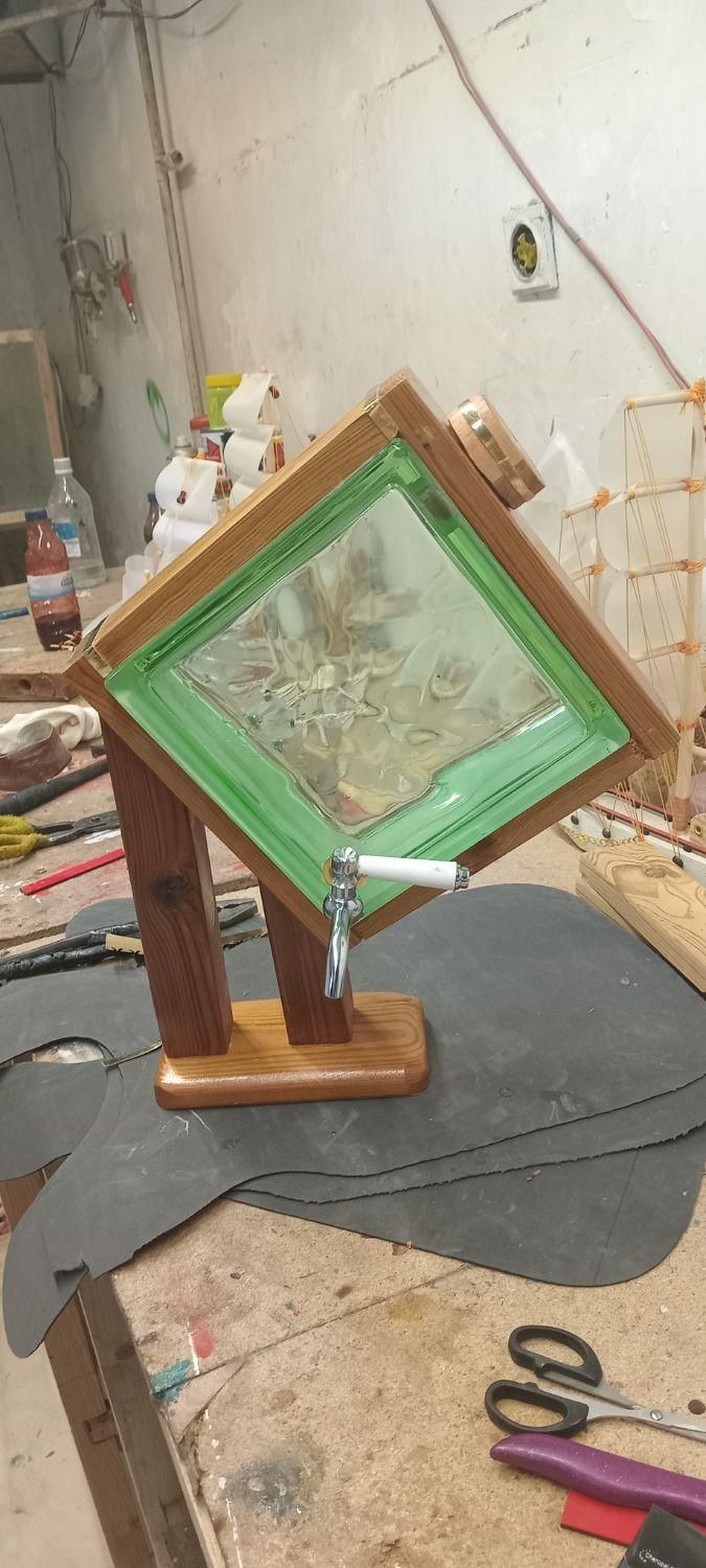 کلمن. تنک سرو اب شربت نوشیدنی چوب شیشه