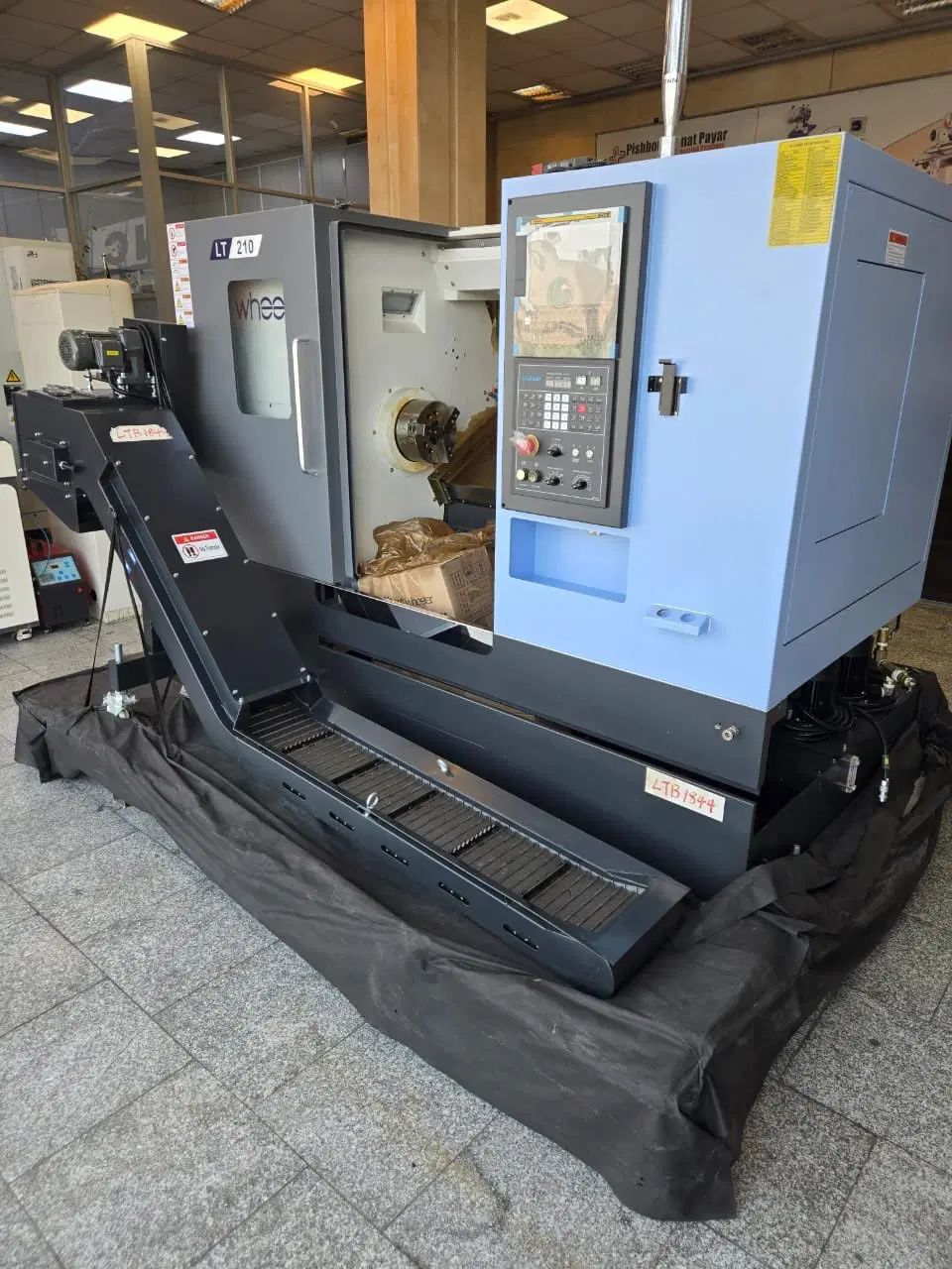 دستگاه تراش CNC