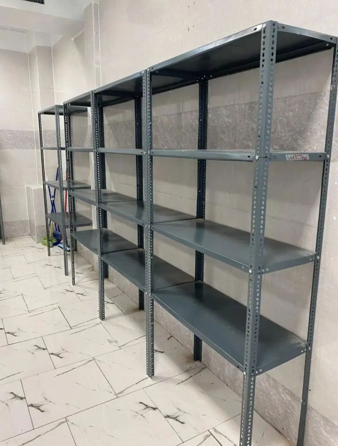 طبقه / پیچ مهره ای