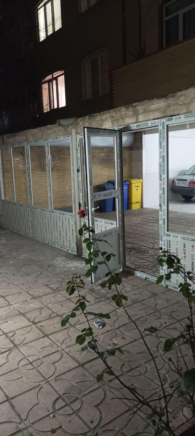 پنجر.ه دور بالکن و پارکینگ