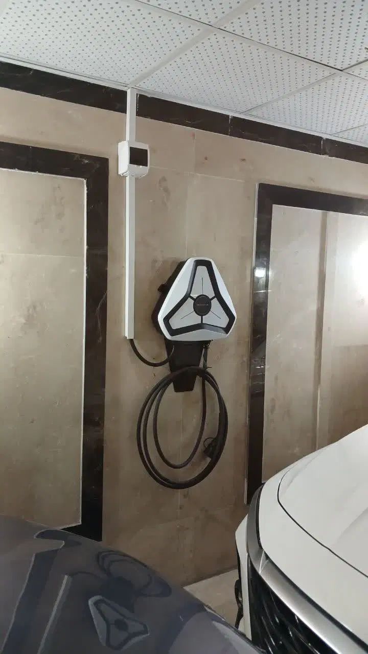 نصب تخصصی انواع شارژر خودرو برقی و وال باکس