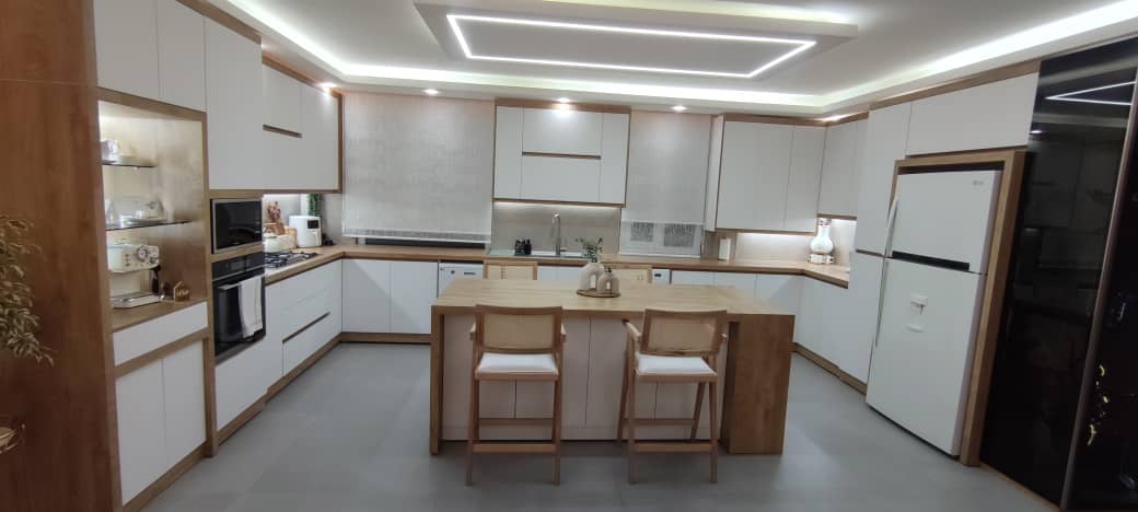 مدرن ترکیب سفید ماتو گلاس و طرح چوب شرکت AGT