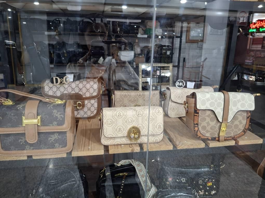 فروشنده کیف فروشی