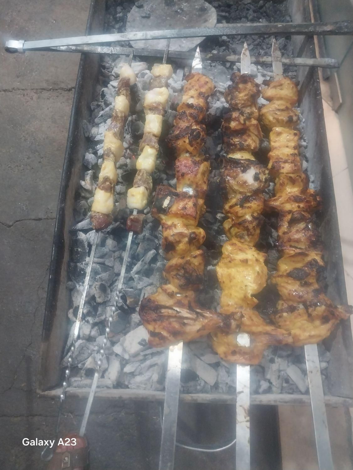 سلام.ب چند نفرخانم نیرواشپزخونه نیازمندیم