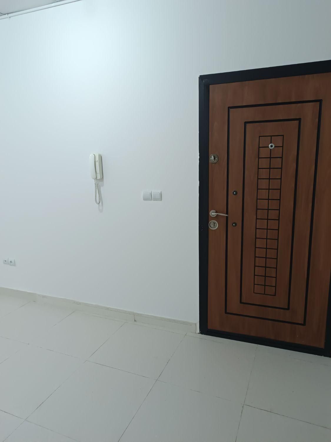 فروش آپارتمان تجاری سه طبقه ۱۶۰ متری در وکیل‌آباد