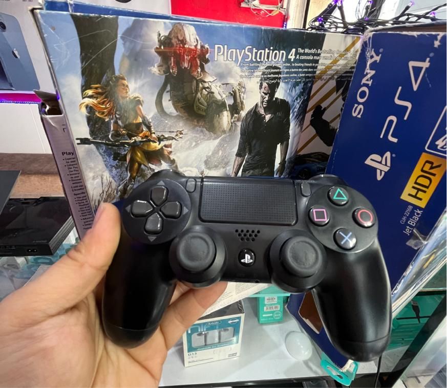 دسته بازی ps4 استوک اورجینال در تعداد