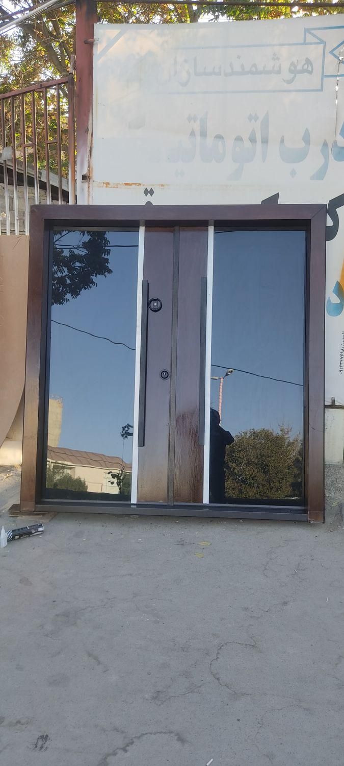درب و پنجره میلان