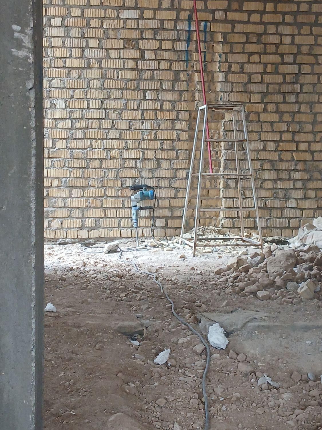 کندن جای اب برق گازوکندن چاه فاضلاب وگلوگچ سرامیک