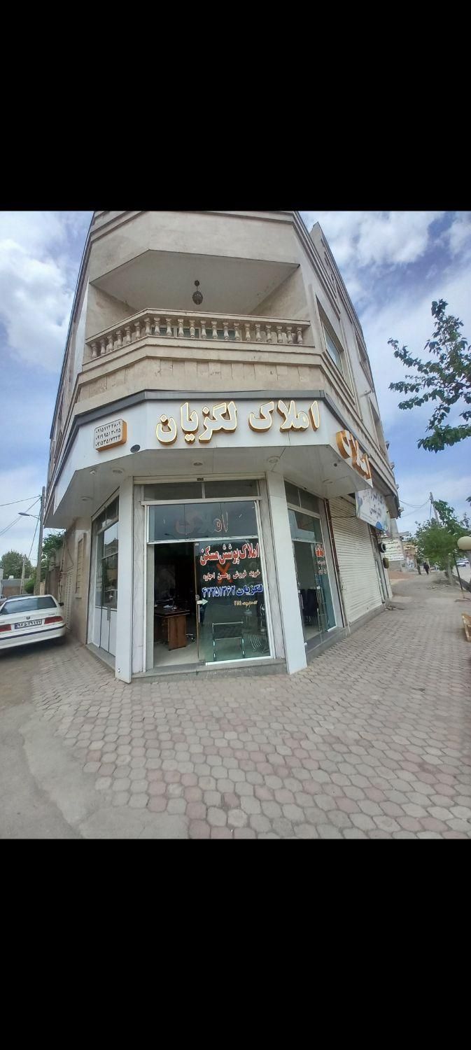 ویلایی حاشیه خیابان گنبدسبز