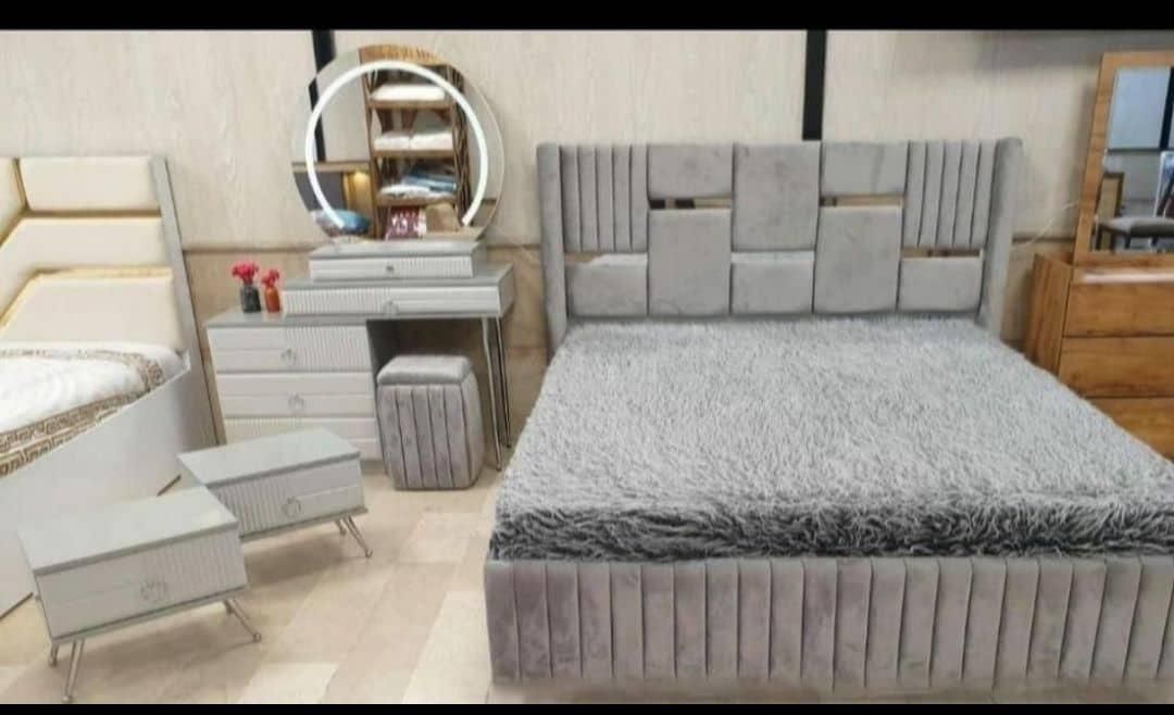 تخت چستر اونتوس
