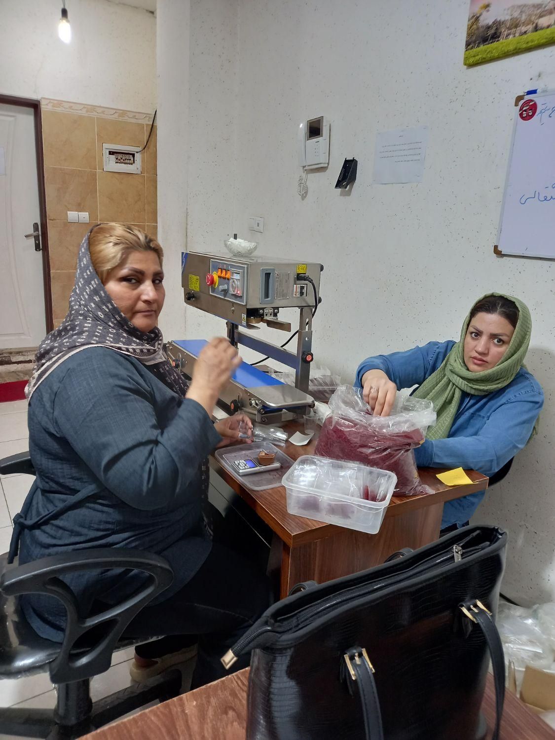 کار در منزل آموزش بسته بندی وپاکت گذاری هل