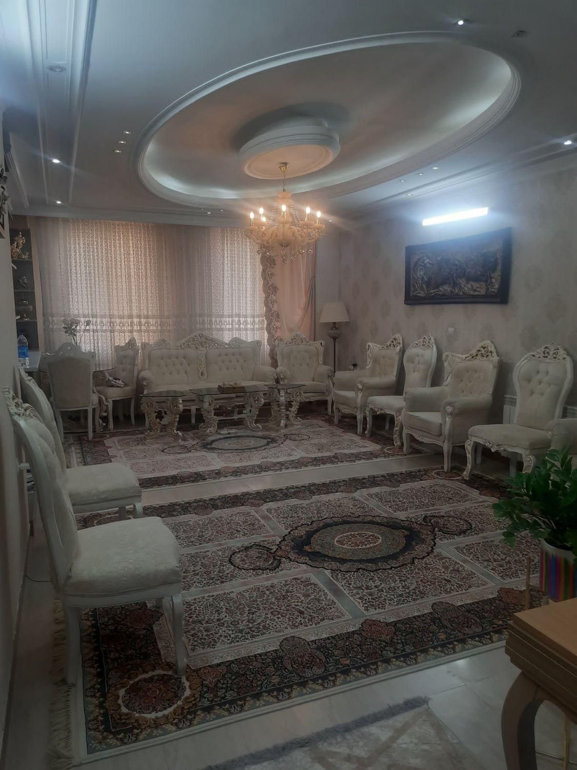 مشاورین املاک کاخ