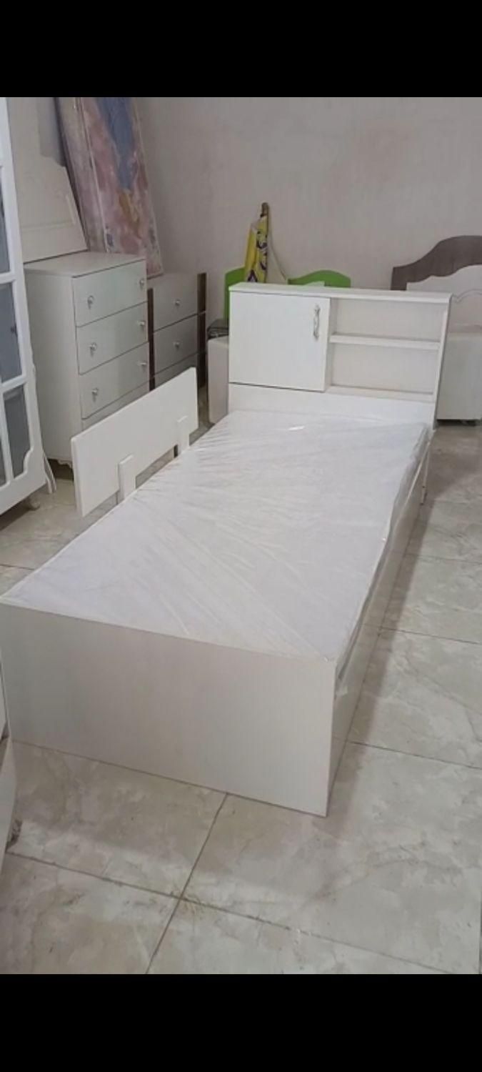 تخت جوان نوجوان