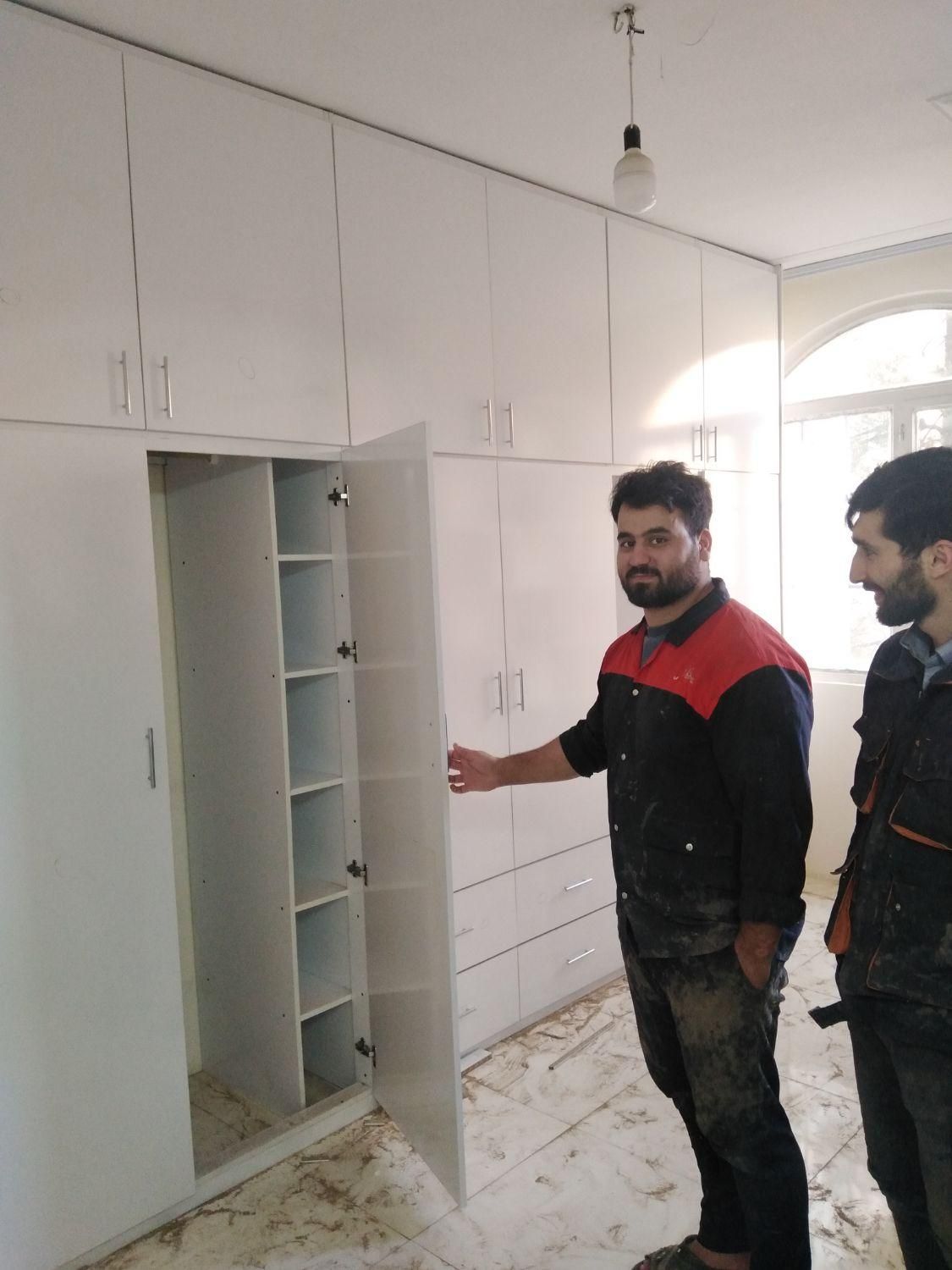 نصابی کابینت، کمددیواری و درب اتاقی، قرنیز