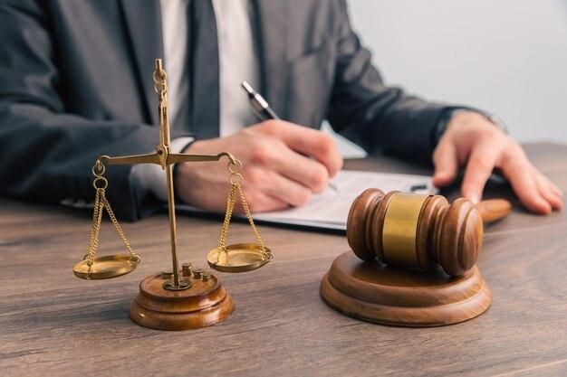 وکیل موفق و پیگیر دلسوز وکالت پرونده شما