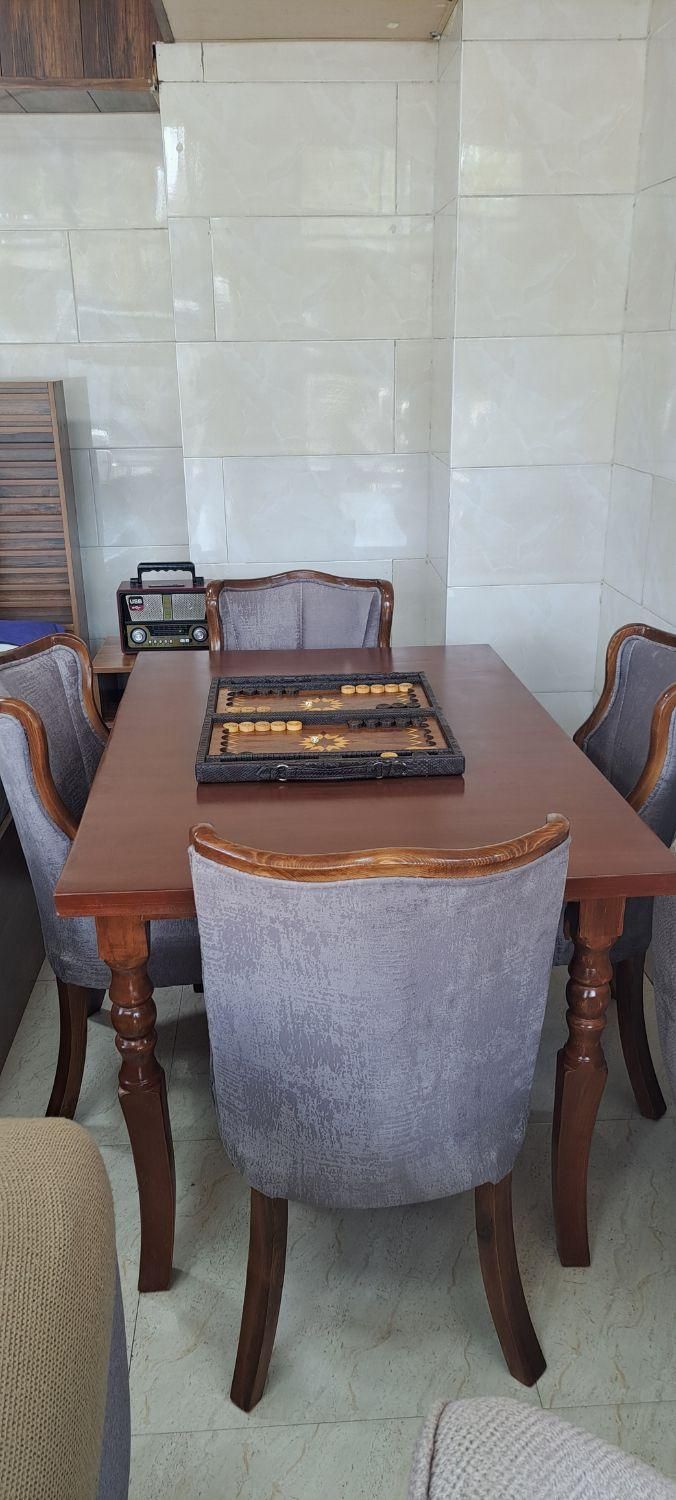 میز غذاخوری فلامینگو
