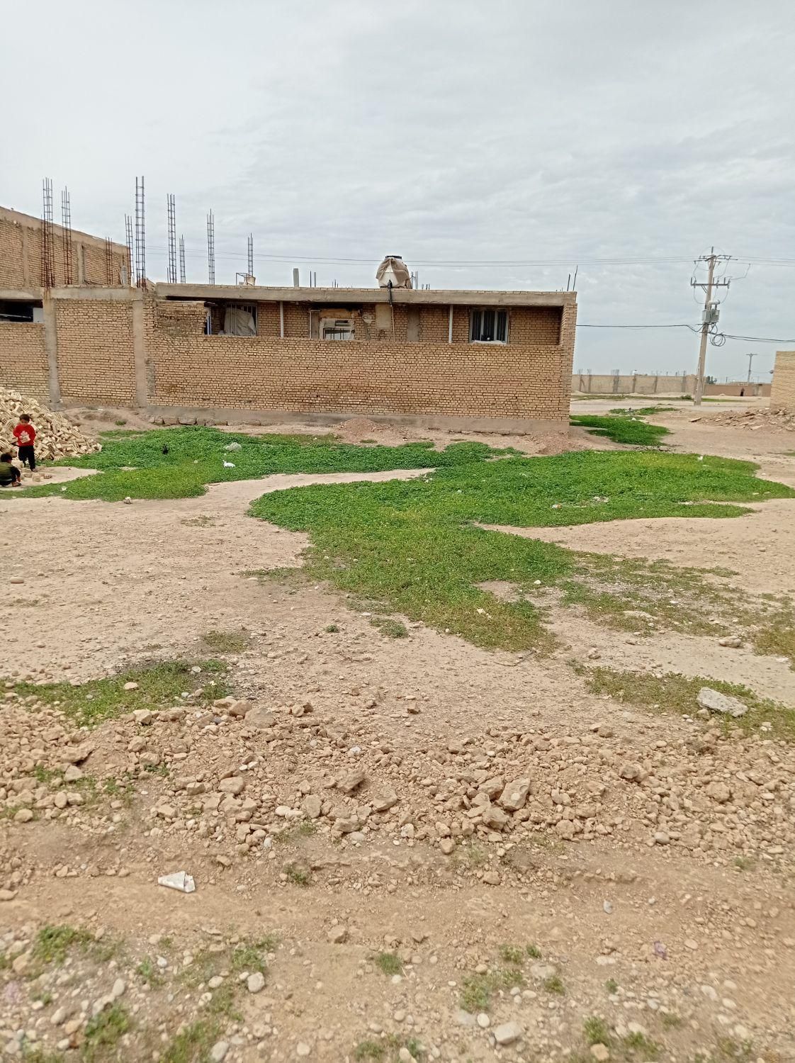 یک زمین 120متری باخونه نیمه کار