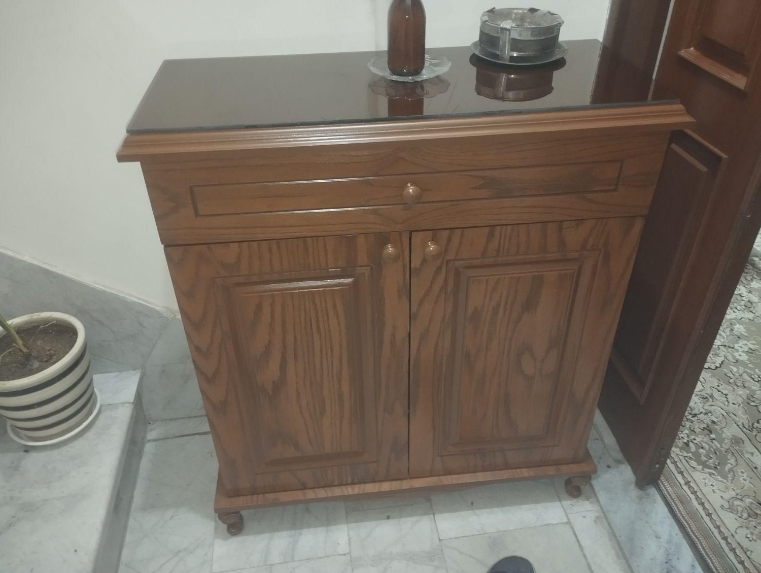 جاکفشی و ست 3تیکه والTv