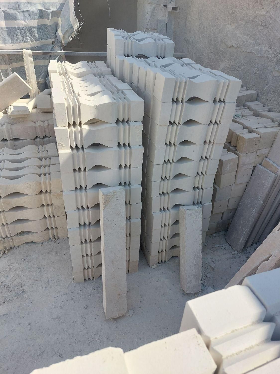 نرده سنگی سفید صراحی سنگی طرح اصفهان درپوش