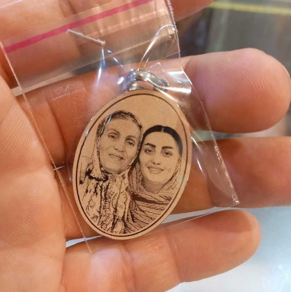 پلاک طلا با حک چهره