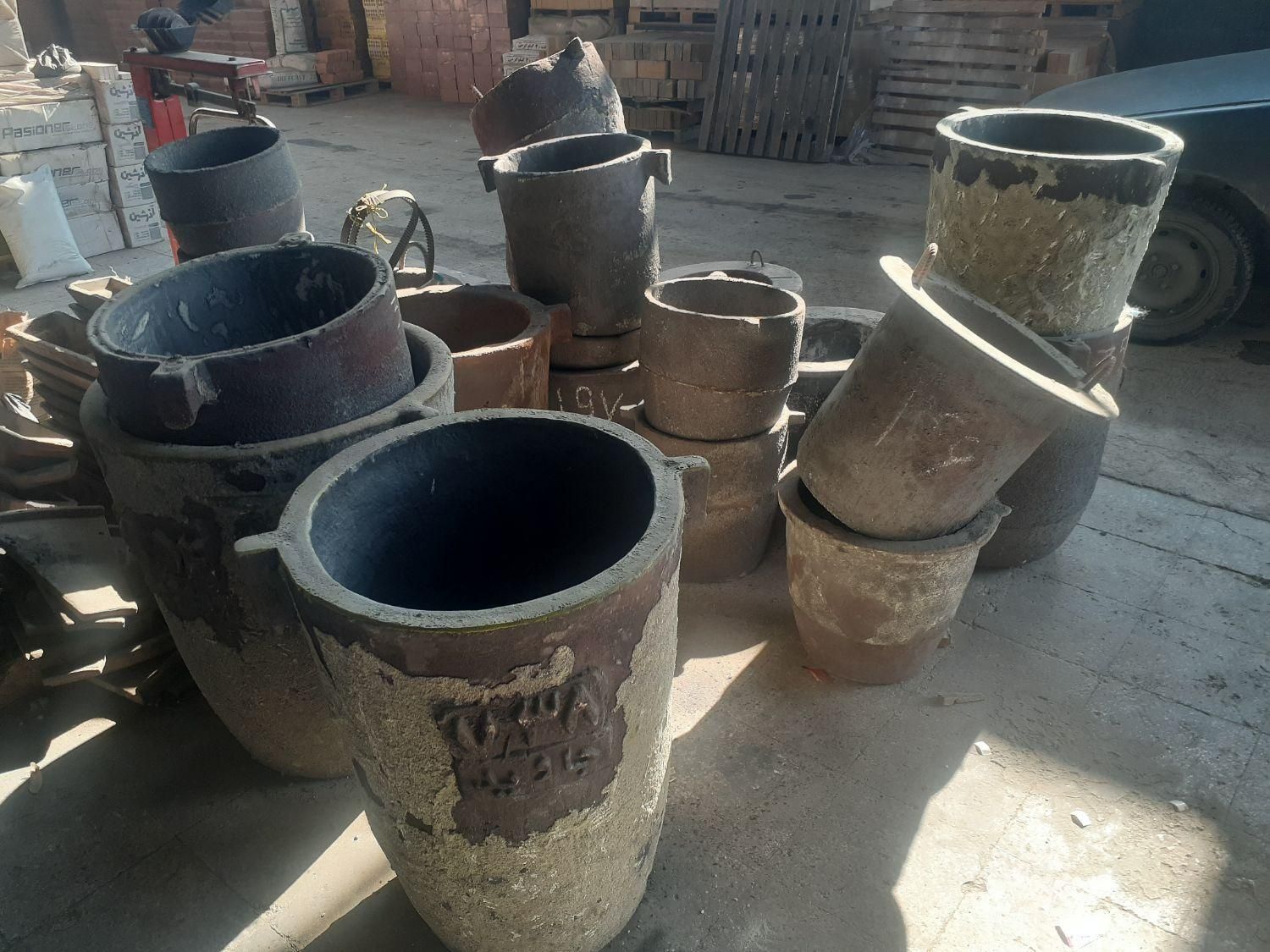 سیمان نسوز، پتو نسوز، بوته، انبر، ملاقه