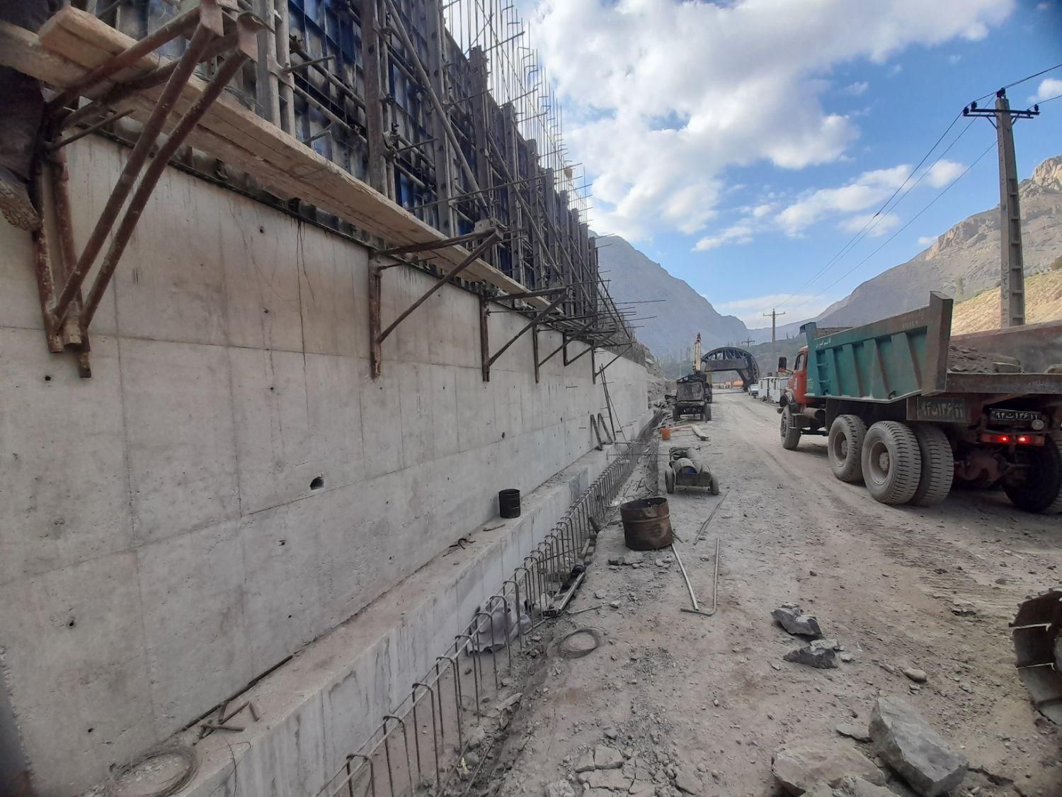 نیازمند آرماتوربند و قالبند