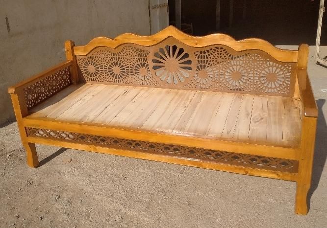 تخت سنتی گران نخرین
