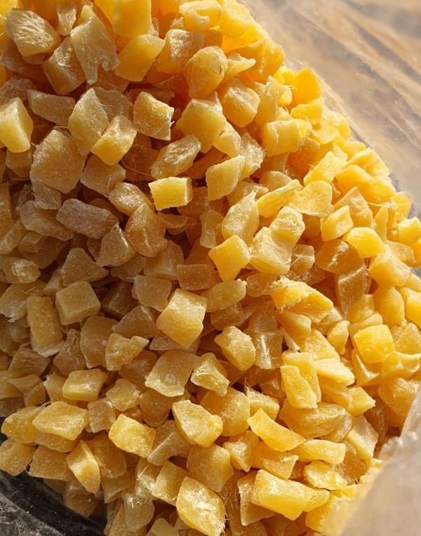 حبه زنجبیل و آناناس طبیعی