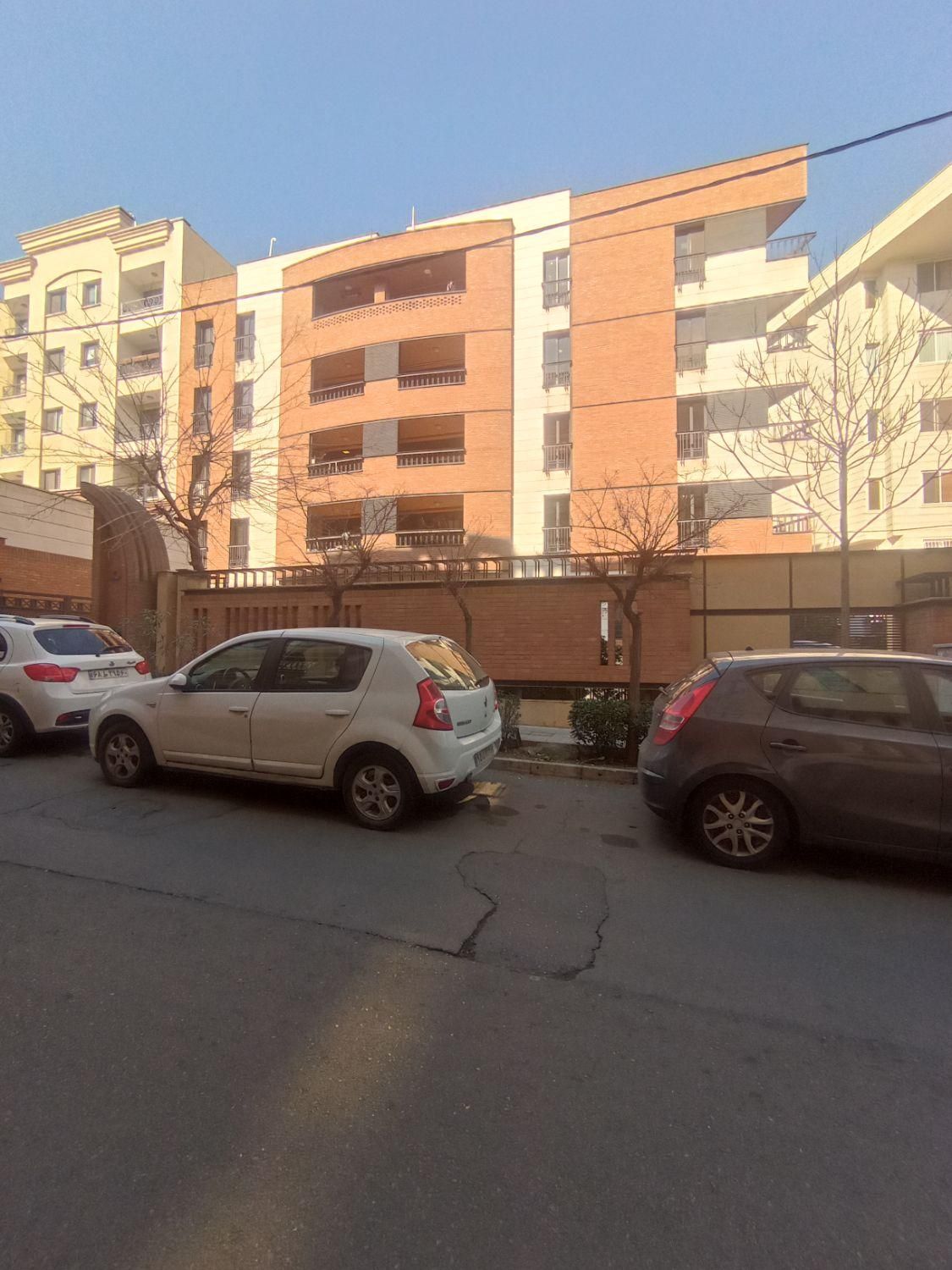 گروه مشاورین املاک جا به جا