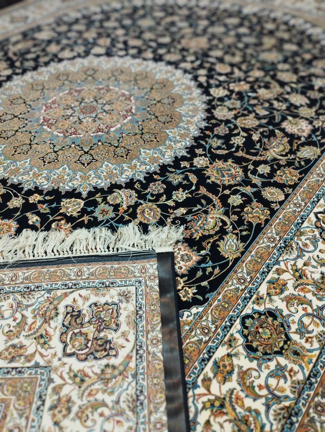 فرش نقشه اصفهان سرمه ای ۱۲۰۰شانه ۶و۹و۱۲ متری