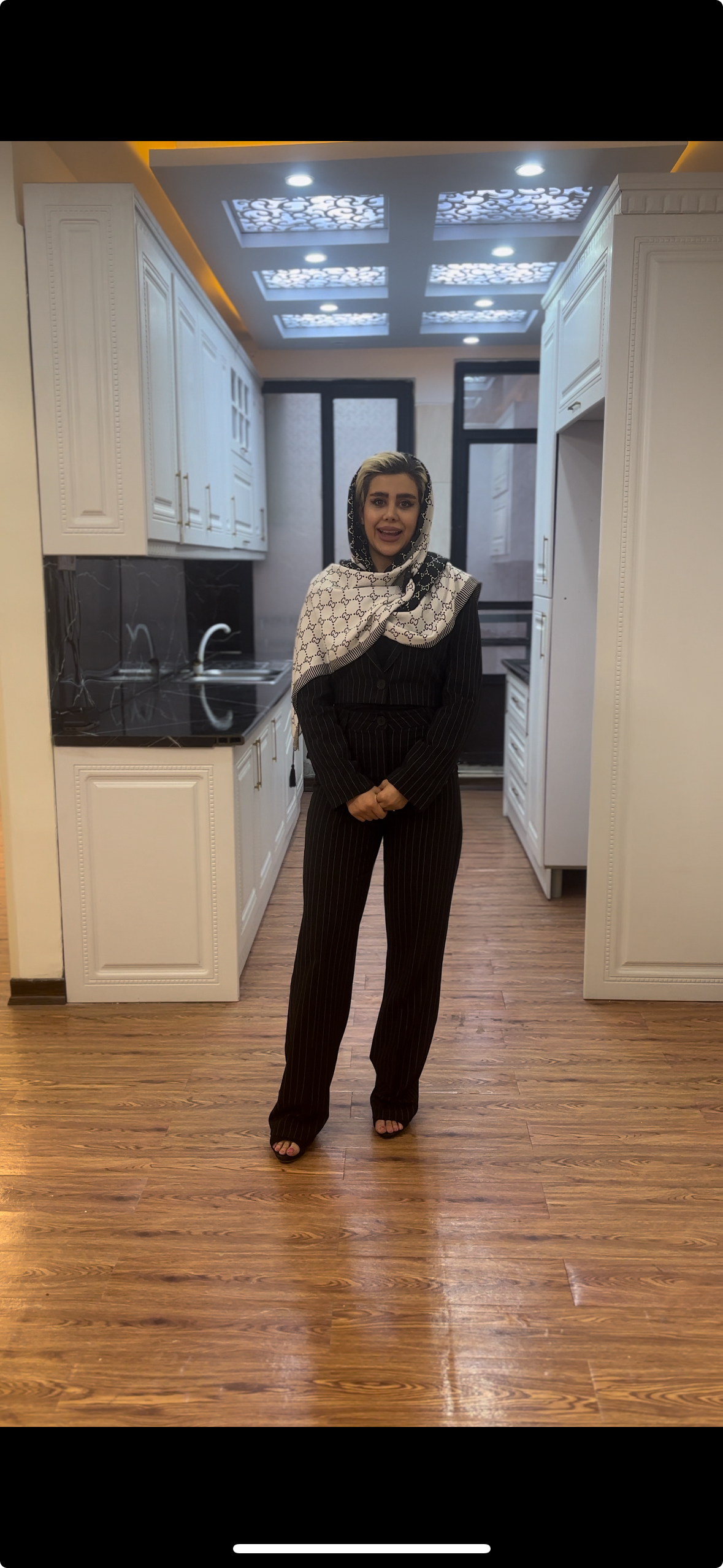 کارشناس فروش خانم دانش