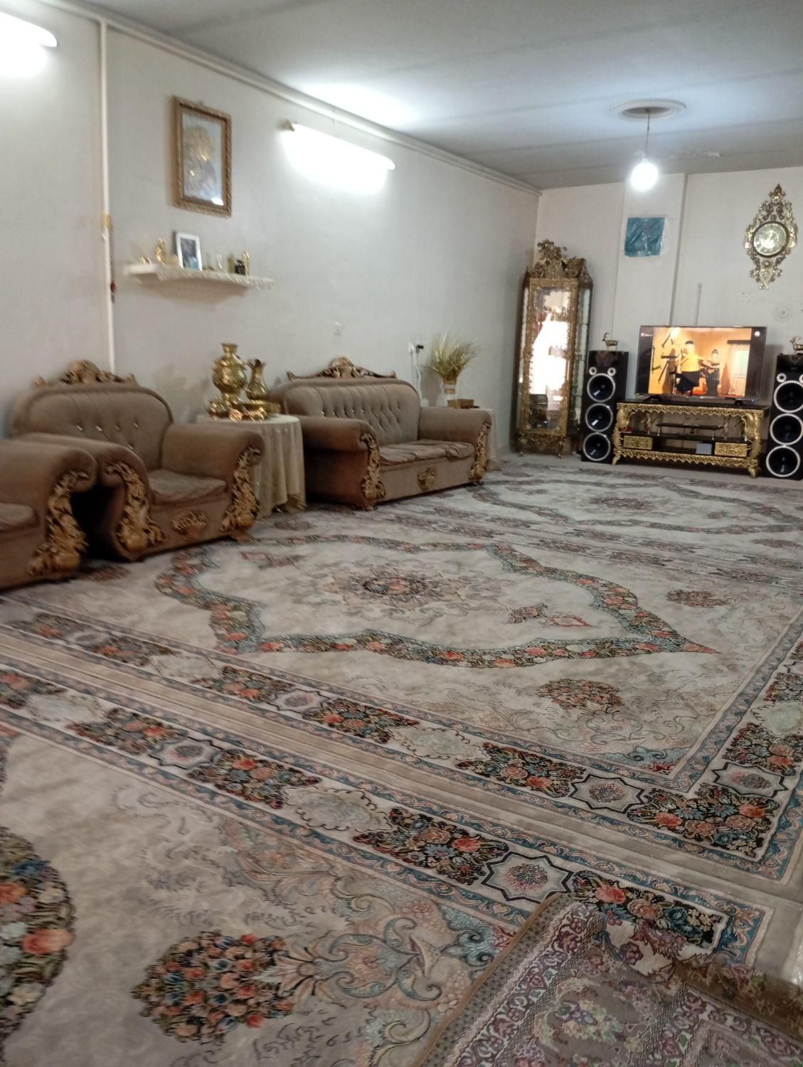 مشاور تخصصی املاک شرق خانم اخوان