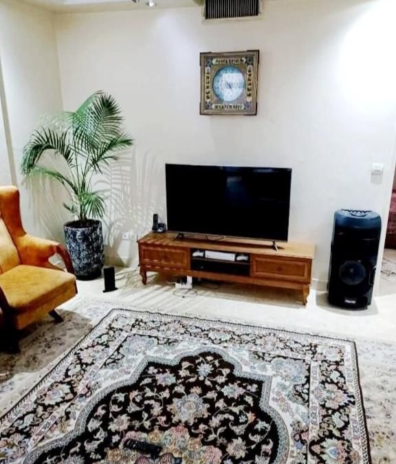 مشاور تخصصی املاک شرق خانم اخوان