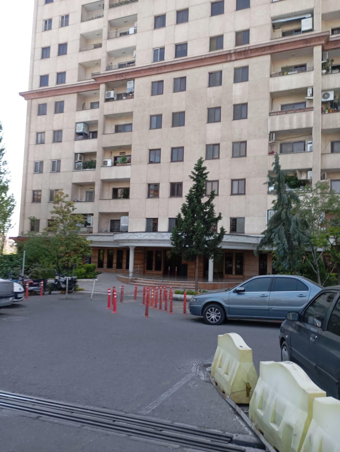 مشاور تخصصی املاک شرق خانم اخوان