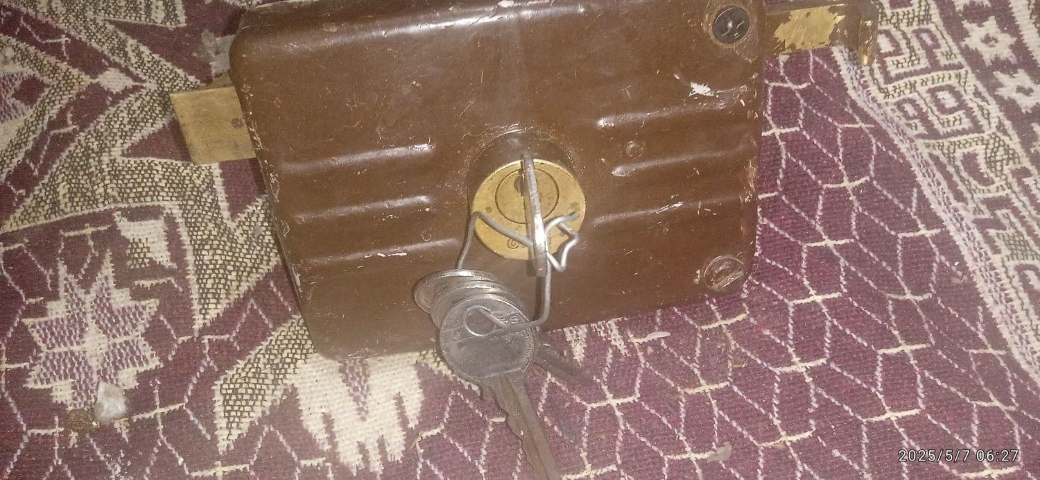 قفل کامل درب منزل با کلید سالم با تست