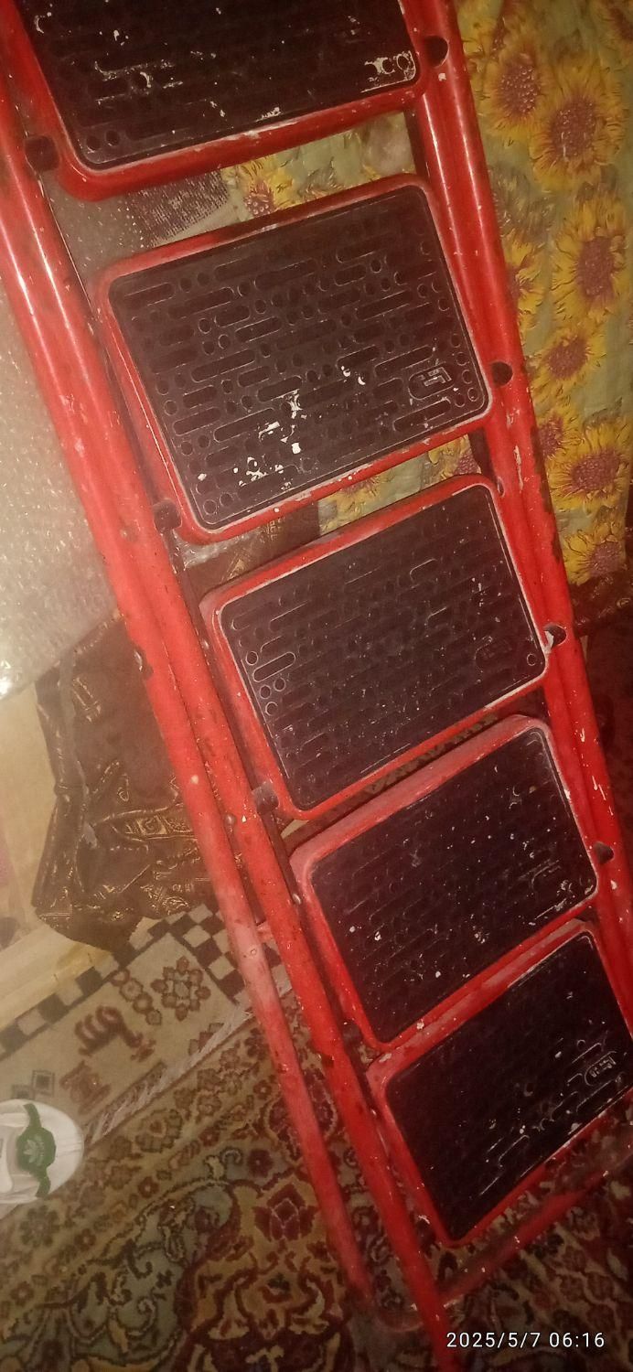 نردبان دو طرف فلزی پنج پله سالم