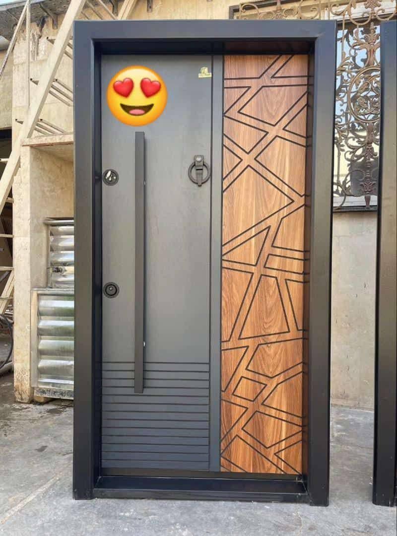 ساخت درب چوبی وضد سرقت وتعمیر  اتاقی وضد سرقت
