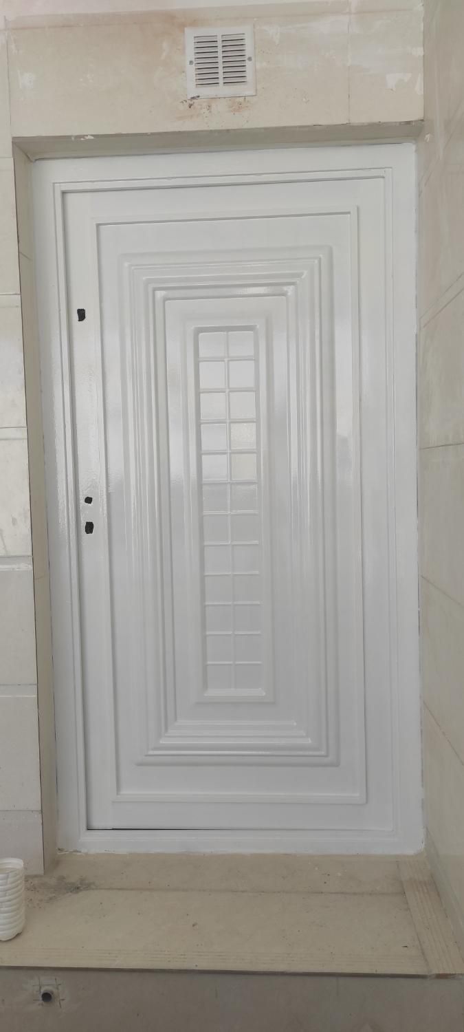 رنگ آمیزی درب پنجره دیوار سقف