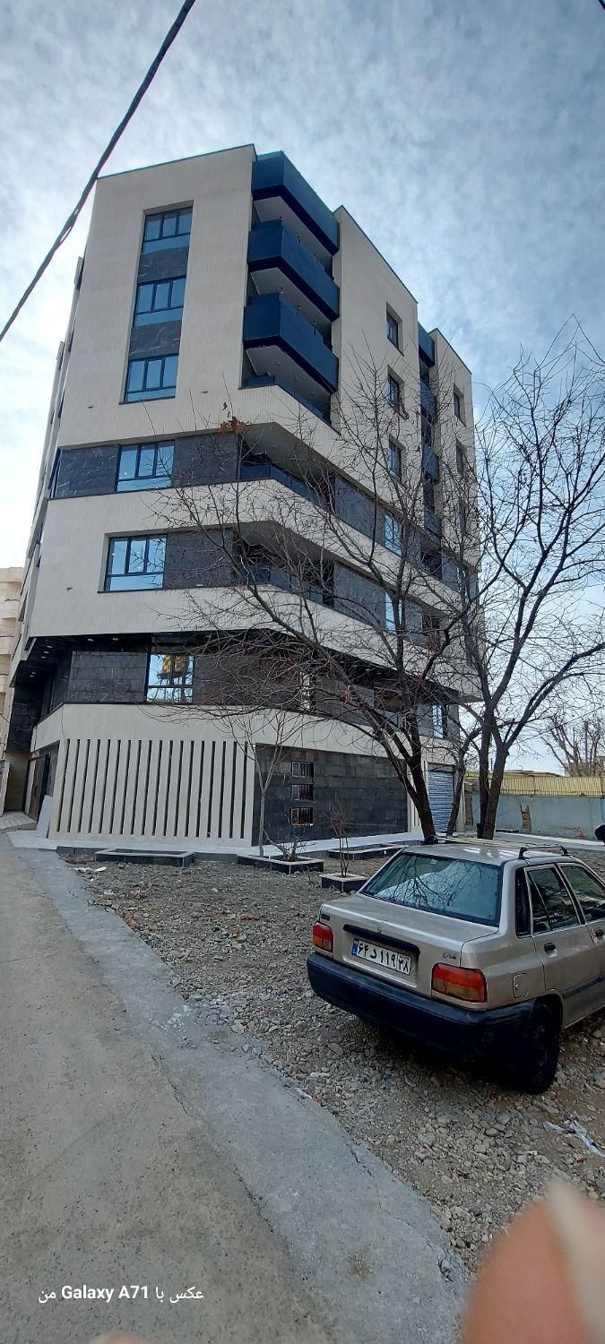 مشاورین املاک ایرانیان منتی