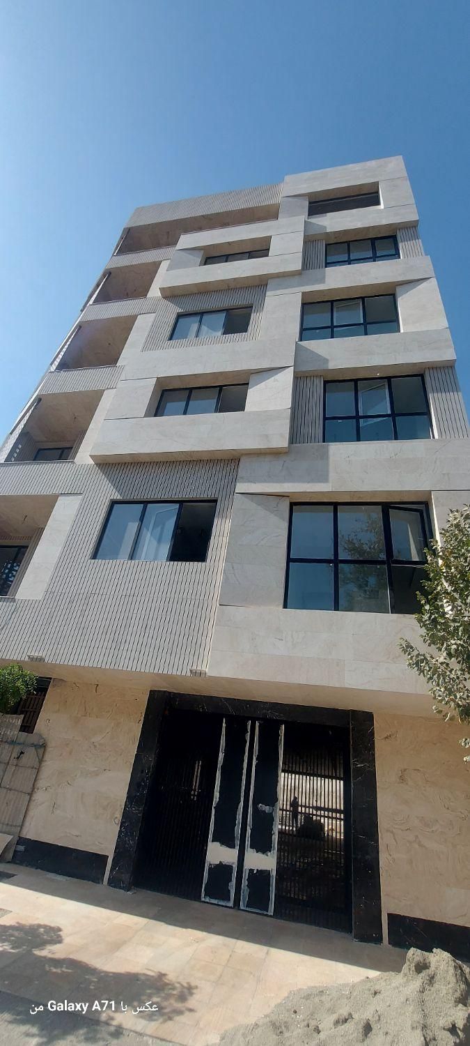 مشاورین املاک ایرانیان منتی