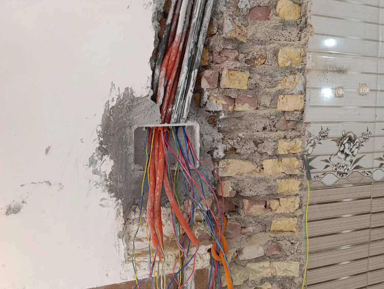 برقکار ساختمان دفتر فنی مهندسی برق