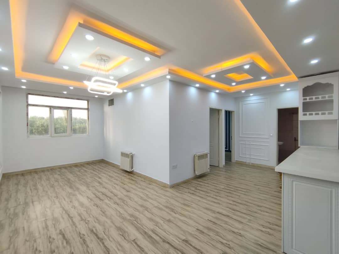 72متر/2خواب/پارکینگ آسانسور/رو به باغ/اندیشه