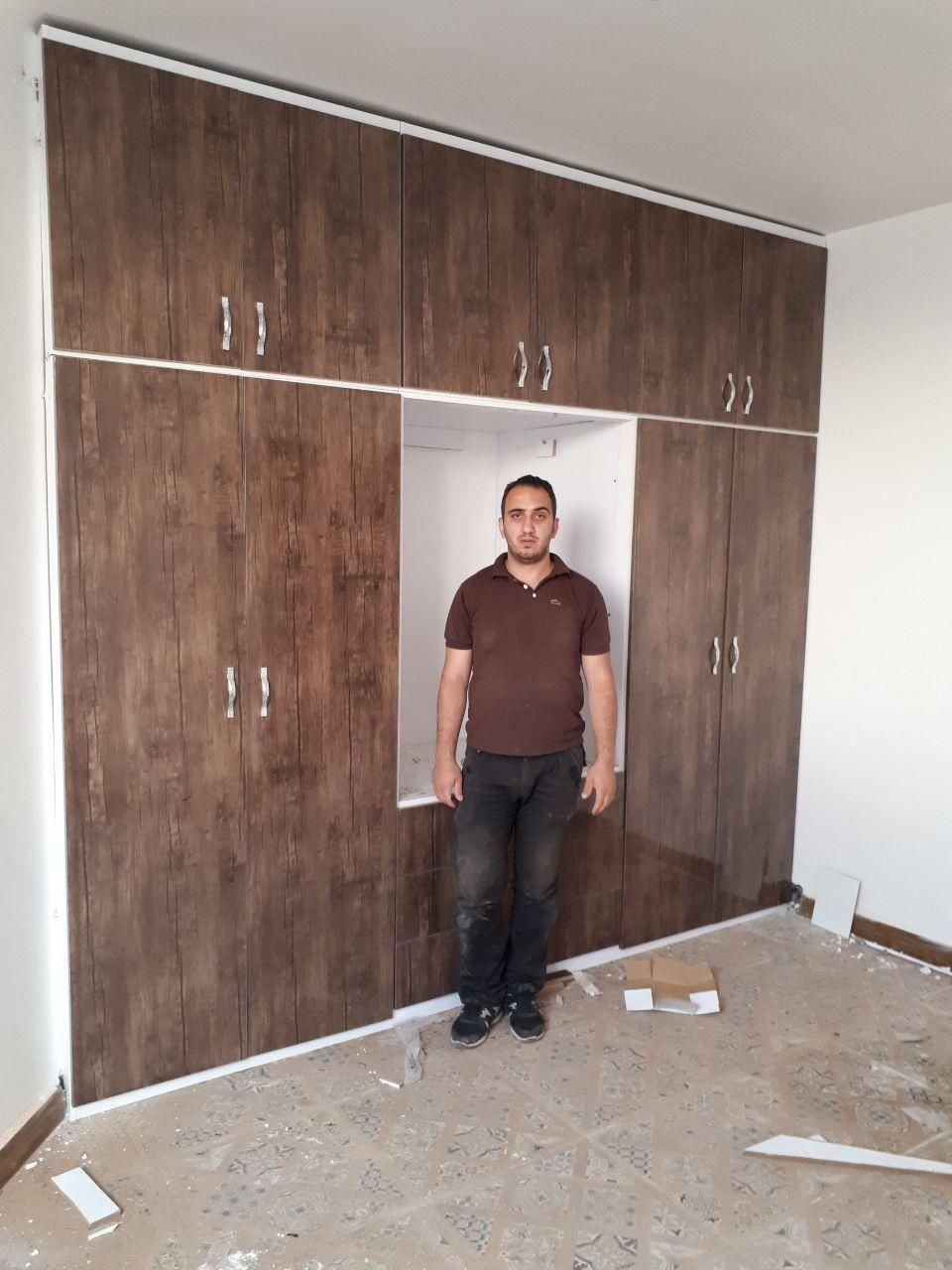 کمددیواری کاج تیره