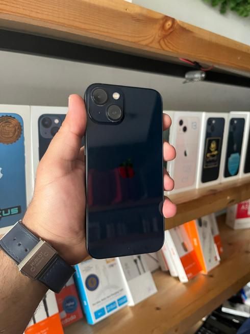 اپل iPhone 13 با حافظهٔ ۱۲۸ گیگابایت