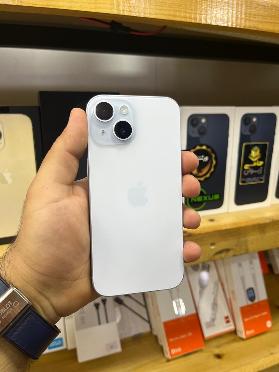 اپل iPhone 15 با حافظهٔ ۱۲۸ گیگابایت