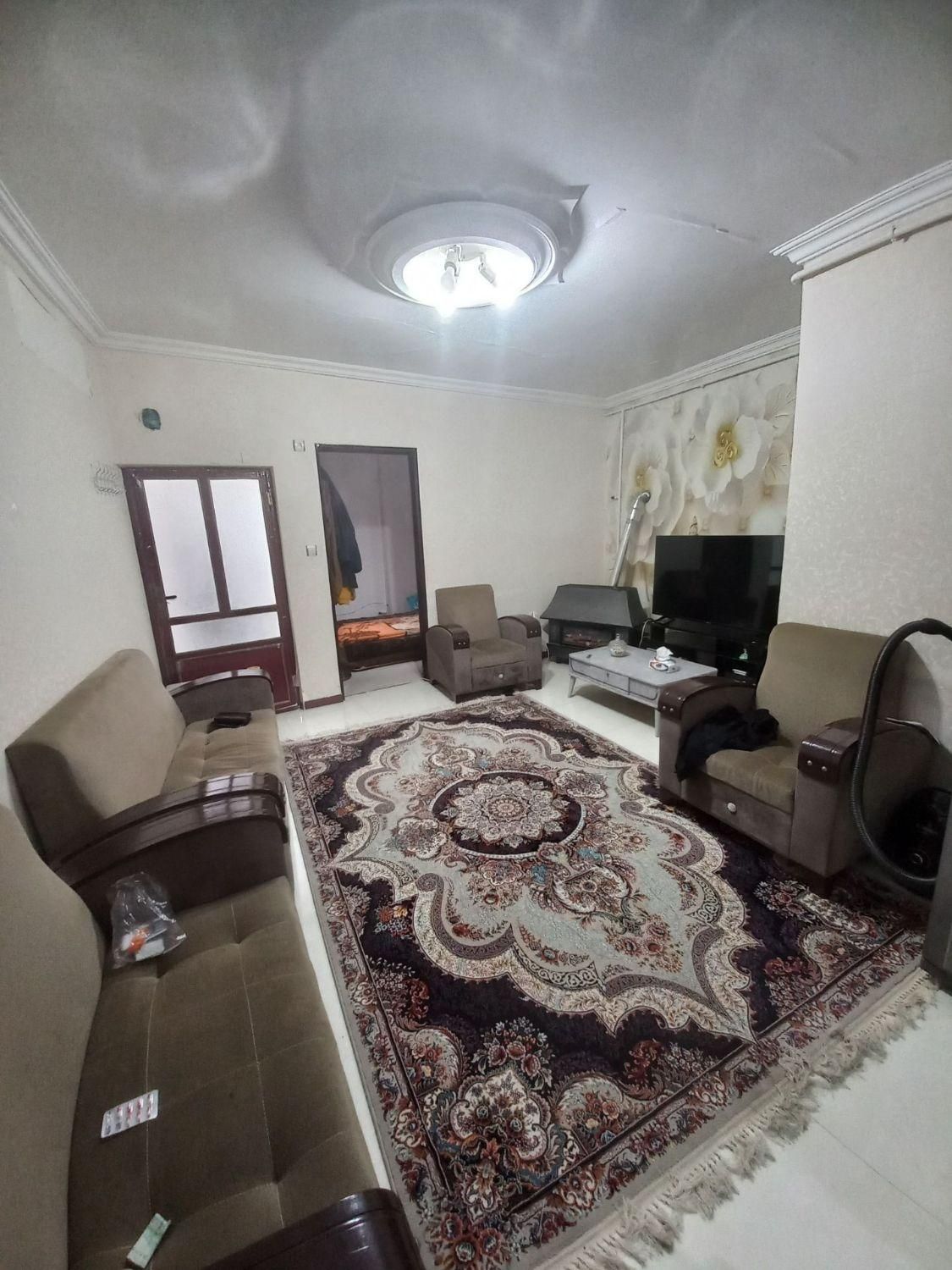 اجاره آپارتمان ۶۵ متری ۱ خوابه همکف حمیدیان
