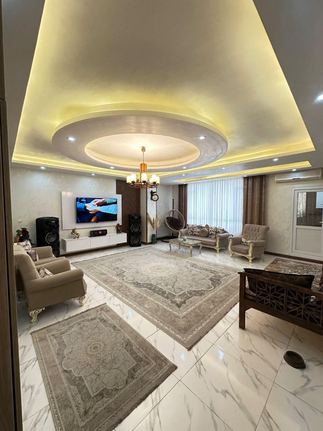آپارتمان نوساز/120متری/پارکینگ اختصاصی/فول امکانات